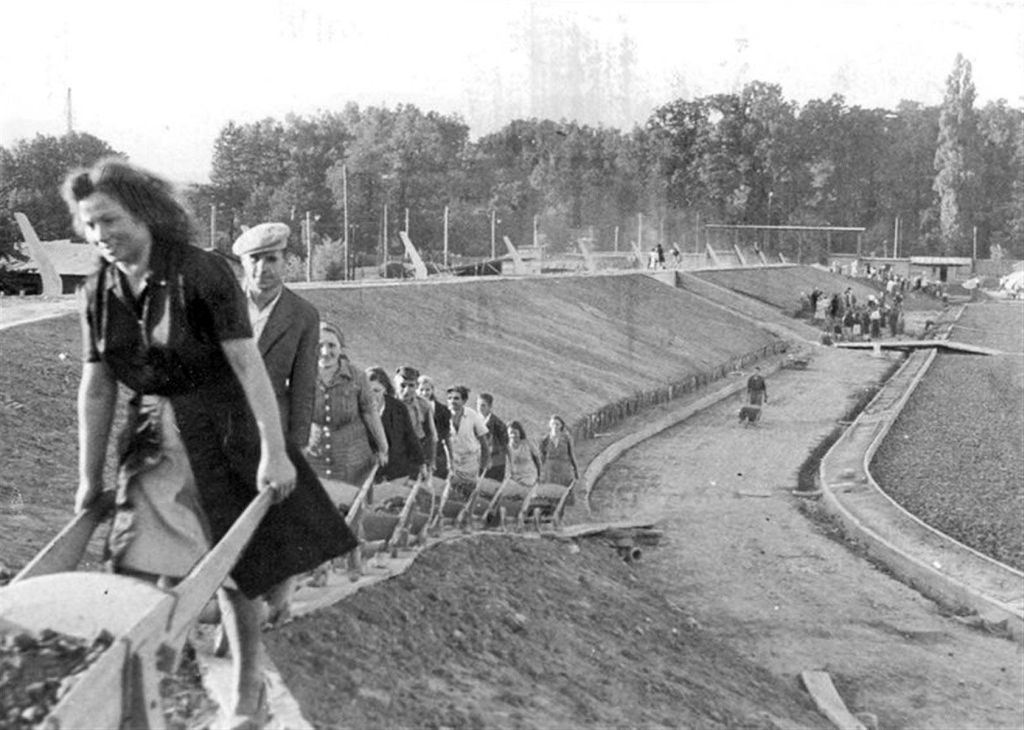 Maksimir, izgradnja atletske staze na stadionu 1948. godine